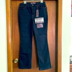 Gloria Vanderbilt Amanda bootcut NWT. Size 10